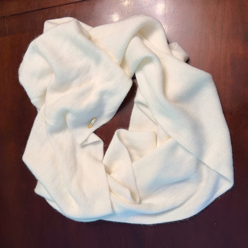 Calvin Klein Womens Cream Off White Knit Infinity Loop Scarf Gold Logo Accent